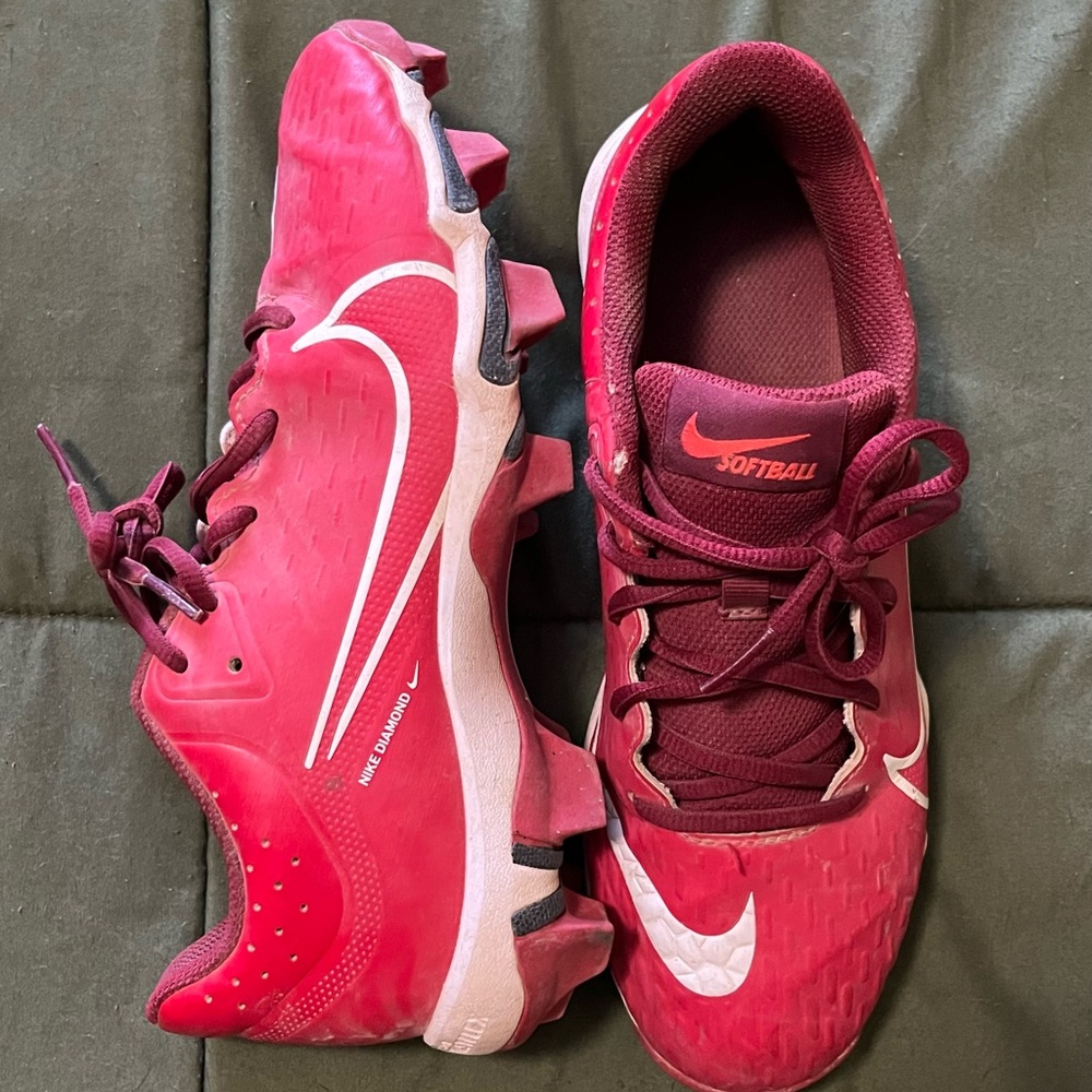 Women’s Red Nike Hyperdiamond Softball Cleats 7.5
